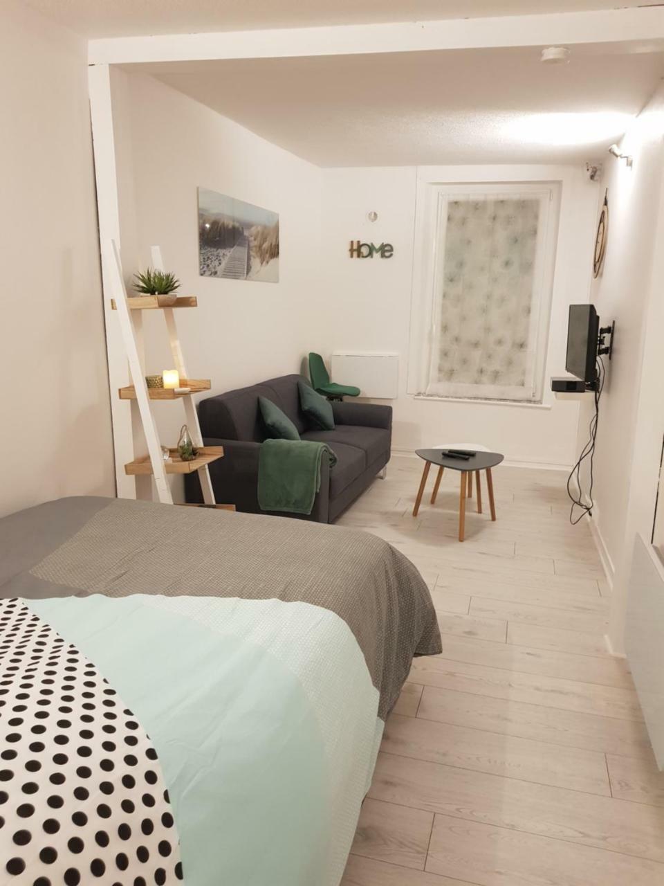 Nid douillet au centre ville Épinal Extérieur photo